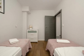 Kukuczki 7 Stylowy Apartament we Wrocławiu by Noclegi Renters